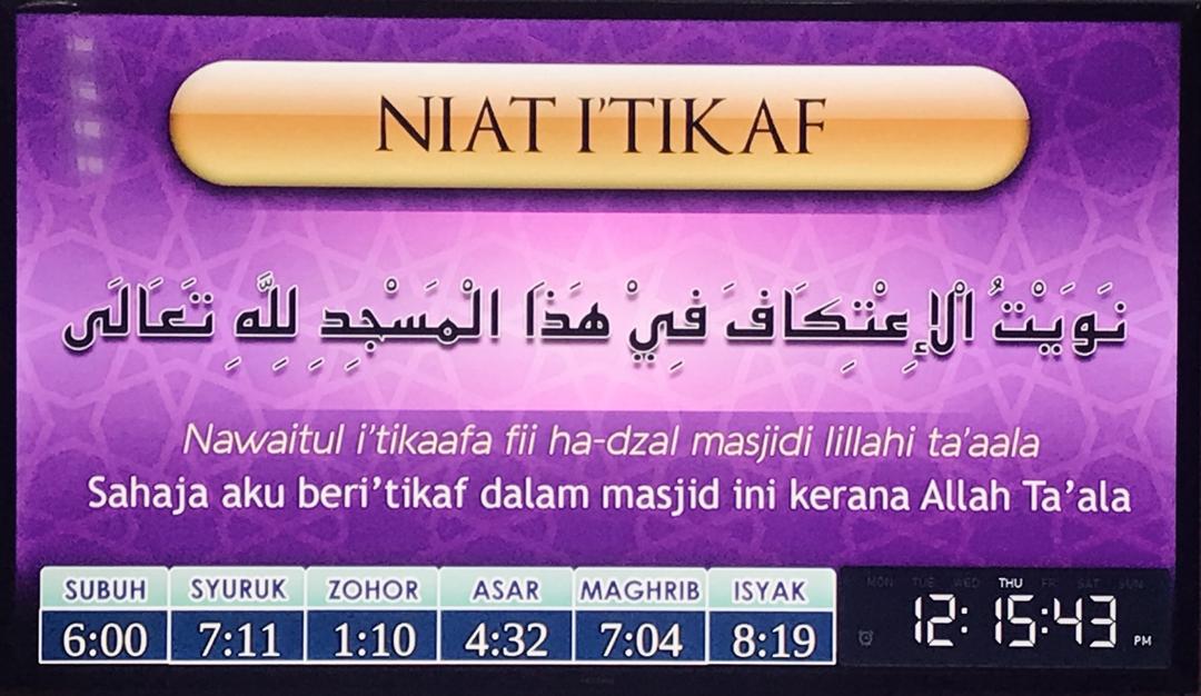 Paparan sebenar IIMP Time dengan niat iktikaf, teks Arab, transliterasi, terjemahan Bahasa Malaysia dan jadual waktu solat